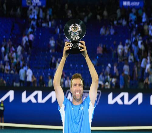 業(yè)余球手奪一球致勝冠軍！高芙貢獻(xiàn)名面，周杰倫球都沒(méi)碰到就出局