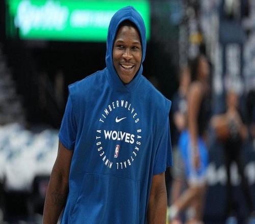 爱德华兹声称，他曾告诉高中好友，要对NBA球星“狠狠地揍”一顿