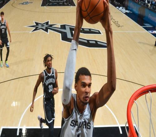 轰31+14+6帽，文班亚马创NBA历史第1神迹！马刺3连胜，哈珀创纪录