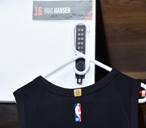 记者：杨瀚森距立足NBA还很远，G联赛11月8日开打杨瀚森去不丢人