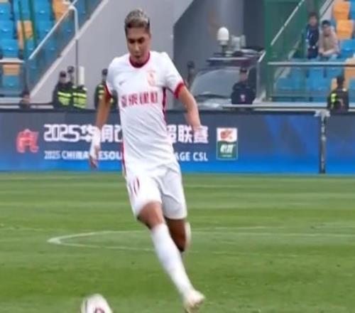 里程碑，亚泰前锋艾菲尔丁俱乐部赛事已出战100场