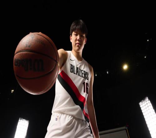 杨瀚森被开拓者下放发展联盟！被弃用不是！只是加练！