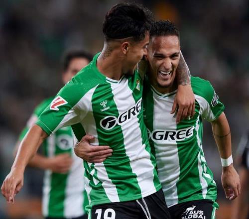 25岁圆神炸裂表演：2脚穿心箭5万人狂欢！西甲近3场轰4球