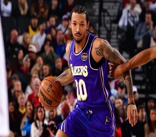 湖人两大球星：史密斯每天都在努力训练，他配得上一切掌声