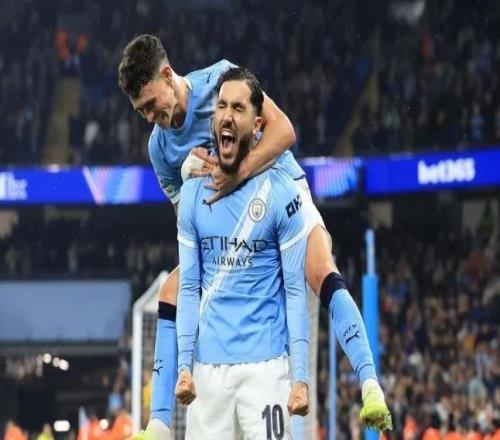 哈格里夫斯：本赛季曼城阵容依然强大，他们可以争夺英超冠军