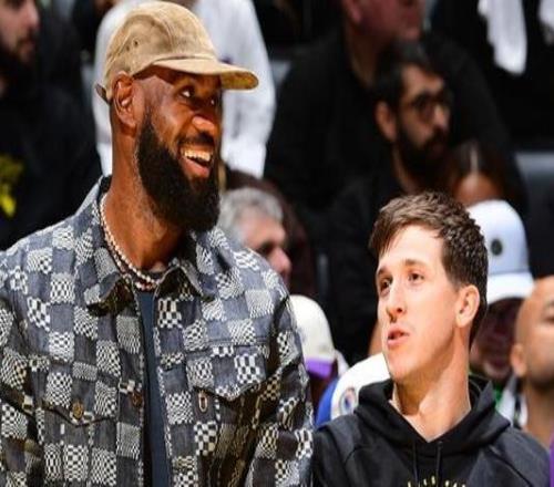 曝詹姆斯已被批准进行对抗性训练12周内接受重新评估