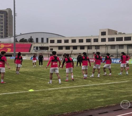 重庆铜梁龙明日“冲超”，超1500名重庆球迷客场加油