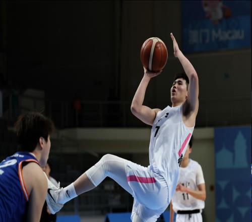 全运会场均42分！18岁新星签林葳经纪公司，球迷：怎么不找富保罗