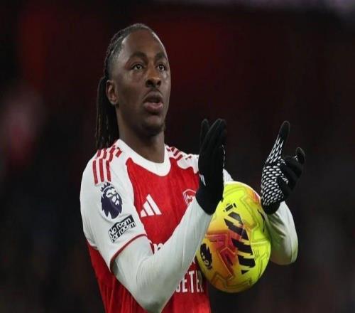 一句“埃泽是谁”，换来帽子戏法的响亮耳光！热刺遭阿森纳横扫