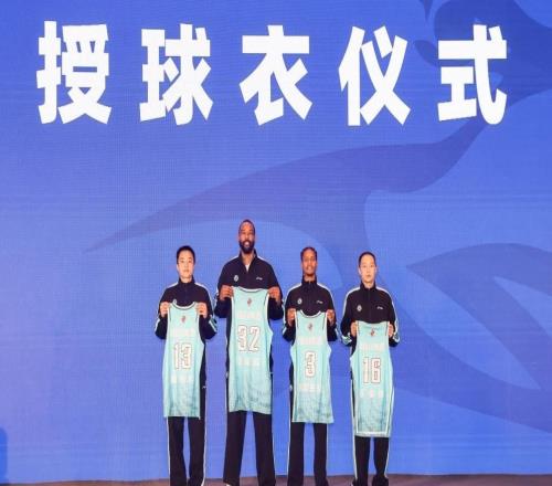 青岛男篮举行新赛季出征仪式