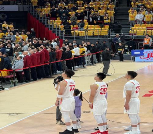 媒体人解析前辈督战与球迷呐喊成为动力与压力男篮失去亚洲杯的紧张感_cba直播