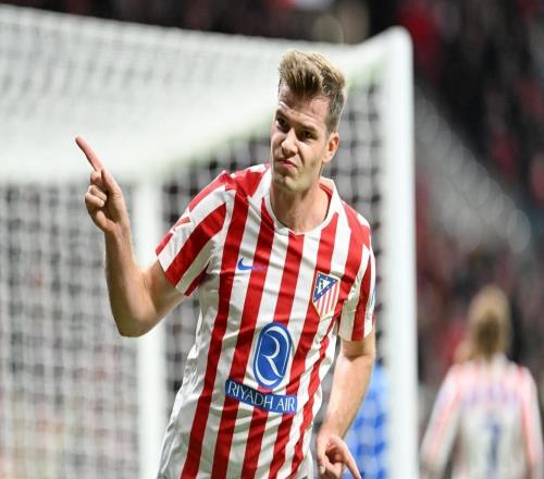 西甲最新积分战报巴萨逆转弱旅超皇马登顶马竞6连胜冲进前3