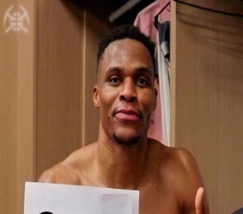 207次三双吞里程悲！底薪威少反超约基奇登顶队记：感谢37岁老将