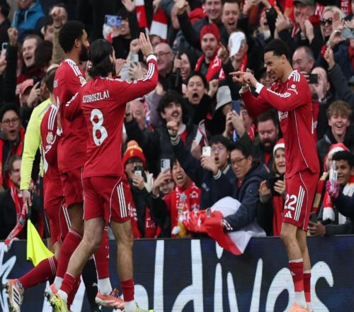 萨拉赫创造英超历史，利物浦最强前锋诞生：轰入10粒进球