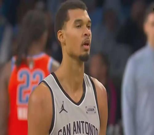 文班复出！马刺大逆转干翻雷霆，NBA真是大热必死啊