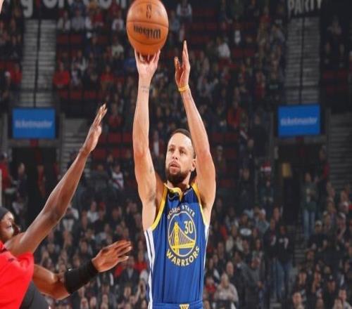 战神库，末节还剩6分钟时库里已投进10记三分，创赛季新高