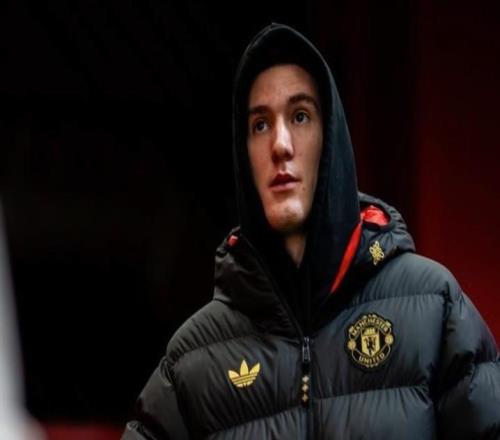 记者：在因伤病缺席曼联4场比赛后，谢什科本轮将重回替补席