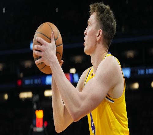 三分10中6轰30+5+2！到底是克内克特真不行，还是雷迪克不会用