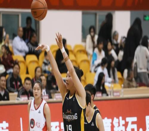 队内得分王！20岁美女中锋爆发，广东队再出国手