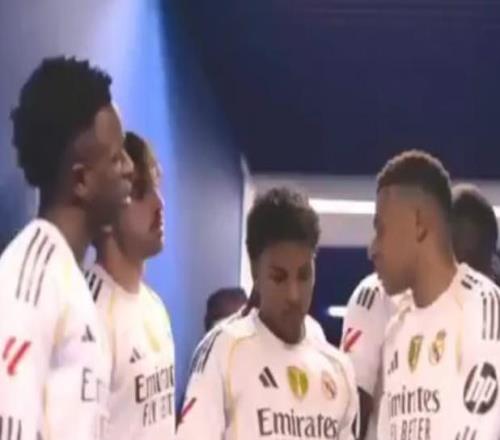 姆巴佩半场鼓励罗德里戈：我和维尼修斯给你拉开空间，你可以的