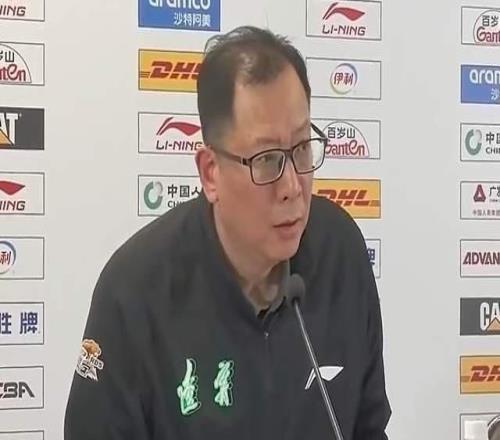 辽篮为何负北京吴乃群说得含蓄，一席话却很刺耳，许利民啥都说