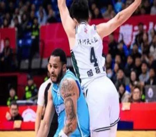 CBA又闹出笑话，外援88分，本土球员11分，中国男篮很难了