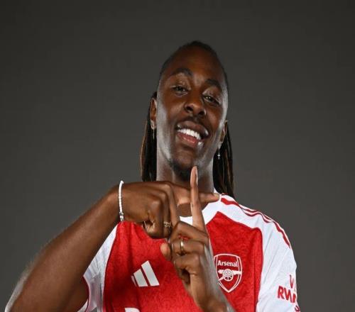 差点放弃足球的他，历经磨难，冲出铁笼！