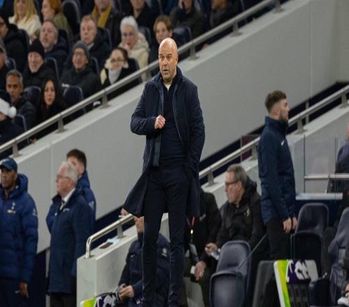 斯洛特：换下弗林蓬他没有受伤西蒙斯的红牌完全正确