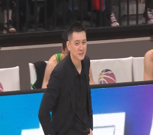 杨鸣接受记者采访，透露赵继伟最新伤病情况！