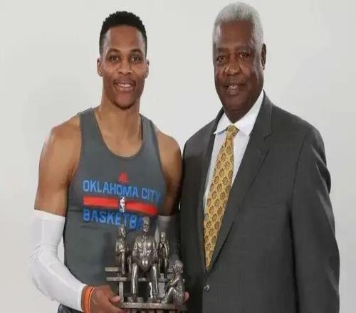 NBA篮球员场均数据分别是5000，301010，52020中的一种，哪种更能统治赛场