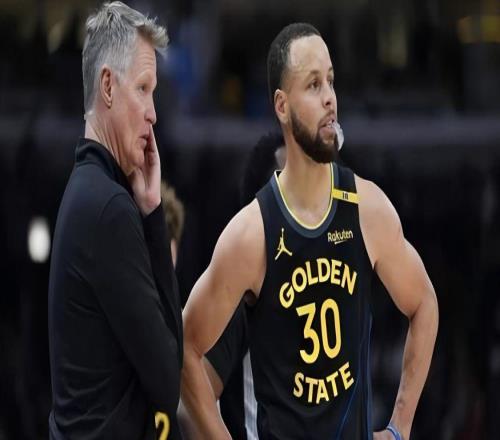 科尔还迷信小阵容勇士二次防守烂到联盟第三，八次被逆转成笑柄