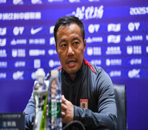 足球报报道亚泰与阎峰签订1加1合同亚泰无法支付苏亚雷斯薪资_中超直播