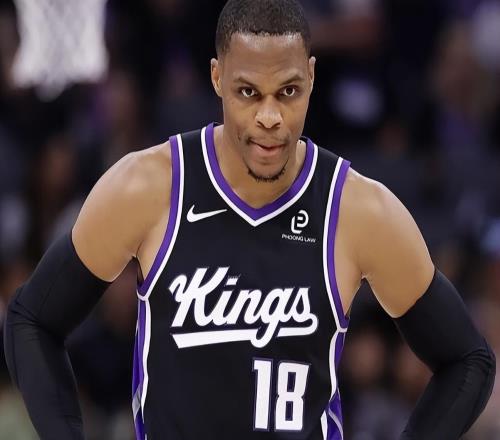 300万打出3000万效果！本赛季底薪高能的5名球员，一人比肩全明星