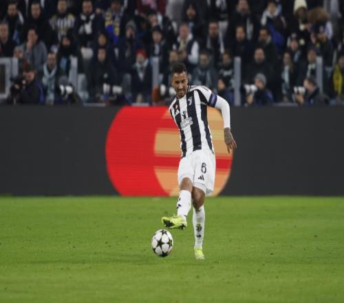 达尼洛回尤文主场观赛竟然紧张未来想以其他身份回归尤文_意甲直播