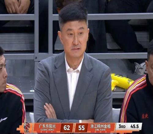 广东男篮1分惜败被读秒绝杀，末节被打174输掉优势徐杰复出22分