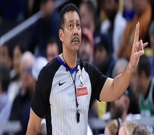 名哨腿筋拉伤无限期休战！昨日坐轮椅离场有望常规赛结束前回归