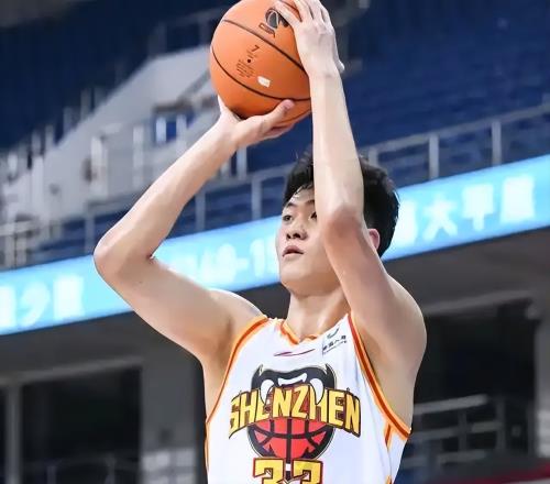 CBA又出一顶级锋线！身高203cm，三分命中率43%，他才21岁啊