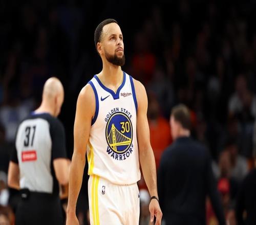 勇士惨败！巴特勒空砍30+7，库里创NBA第2神迹，鹰王狂轰23+11+6