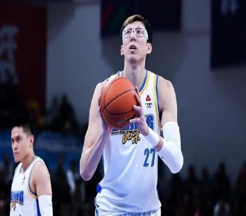 赵睿缺阵军心涣散，北京首钢不敌深圳遭两连败，曾凡博周琦辣眼睛