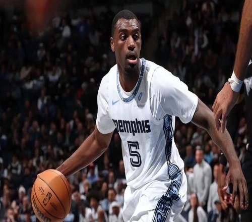 各方面的表现都太离谱了！灰熊后场新星再这样下去要被球队放弃了