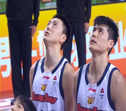 CBA：胡明轩14分三连胜，徐杰单项最高，郭昊文空砍20分