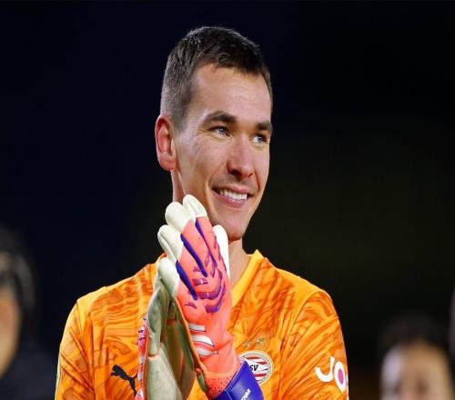 埃因霍温官方：已从药厂买断门将科瓦日，与其签约四年半