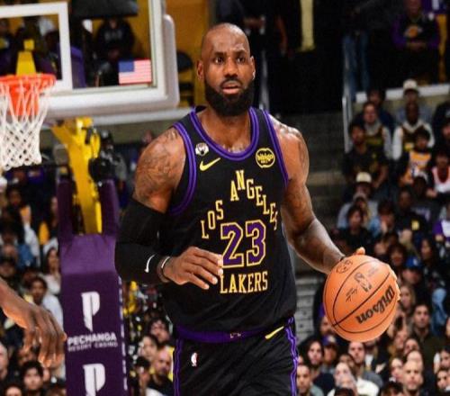 湖人大胜！老詹31+10末节立功，艾顿17+18，东契奇27+12高开低走