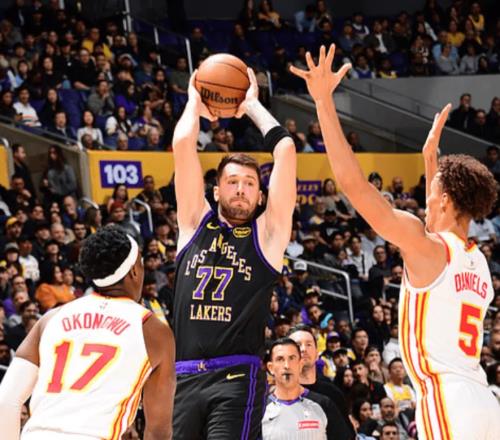 复仇老鹰！湖人一战创2大神迹，詹姆斯轰31+9+10，东契奇队史第一