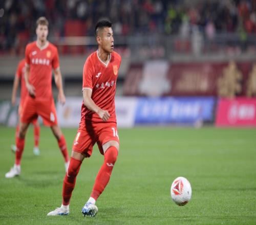 黄希扬计划在重庆铜梁龙队继续效力一段时间，随后转型成为教练_中超直播