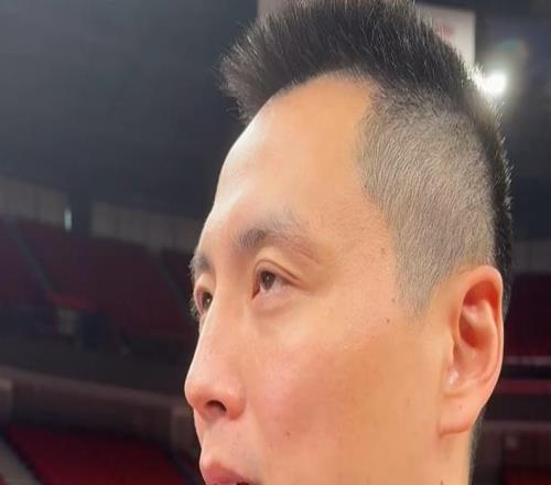 备战新疆！李添荣20号复查，王哲林手肿胀，卢伟针对性布置赞金金