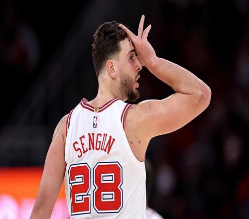 能力被高估了！火箭内线支柱显然承担不起这么高的战术地位