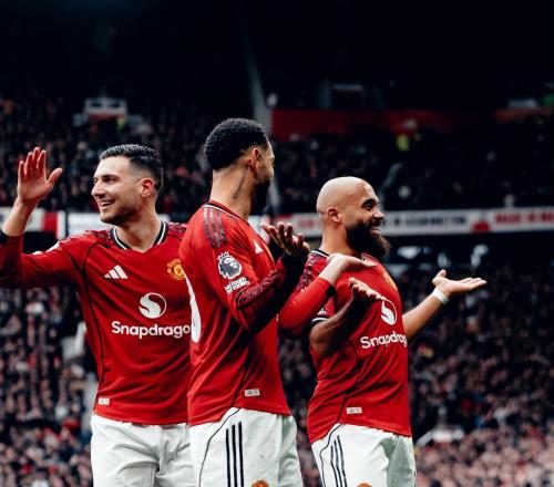 曼联连斩3大豪门，卡里克4连胜抢下12分，球迷：13连胜极限夺冠吧