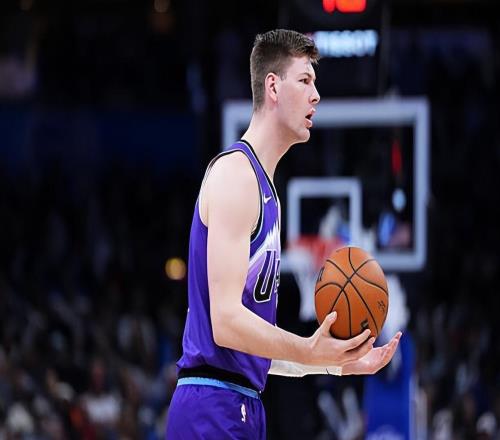 球权还是比较有限，爵士内线新星还是很难起到更大的作用