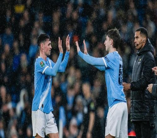 记者：曼城在努力留下19岁查理格雷，博洛尼亚、拉齐奥有意